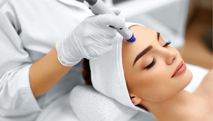 Hydrating facial to nourish dry skin with moisturizing at silent moment hair salon