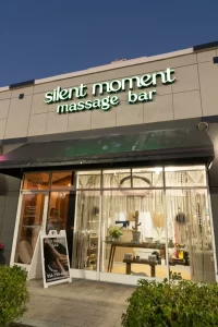 silent moment massage bar entrance