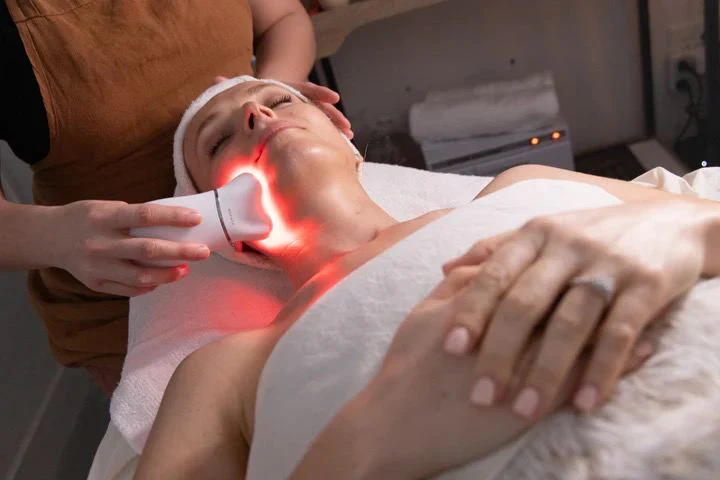 women enjoyig spa services